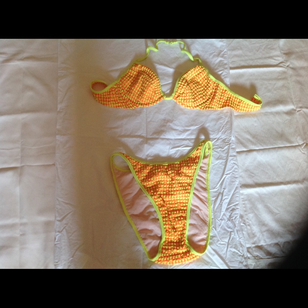 Swimming 🏊🏼 suit set. Adorable 💝